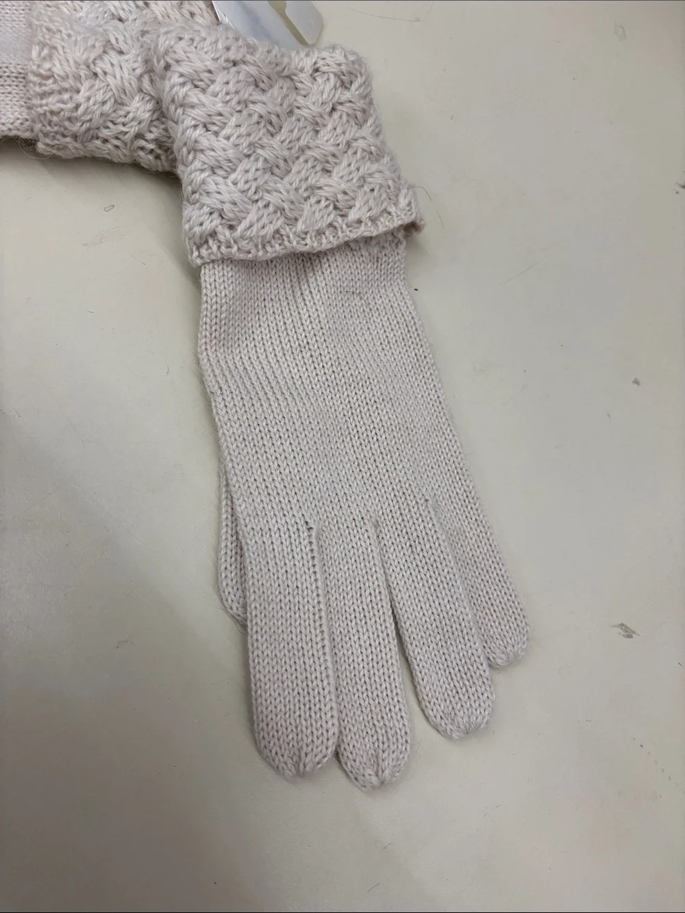 NWT Calvin Klein Soft Cream Knit Women's Gloves with Textured Cuff